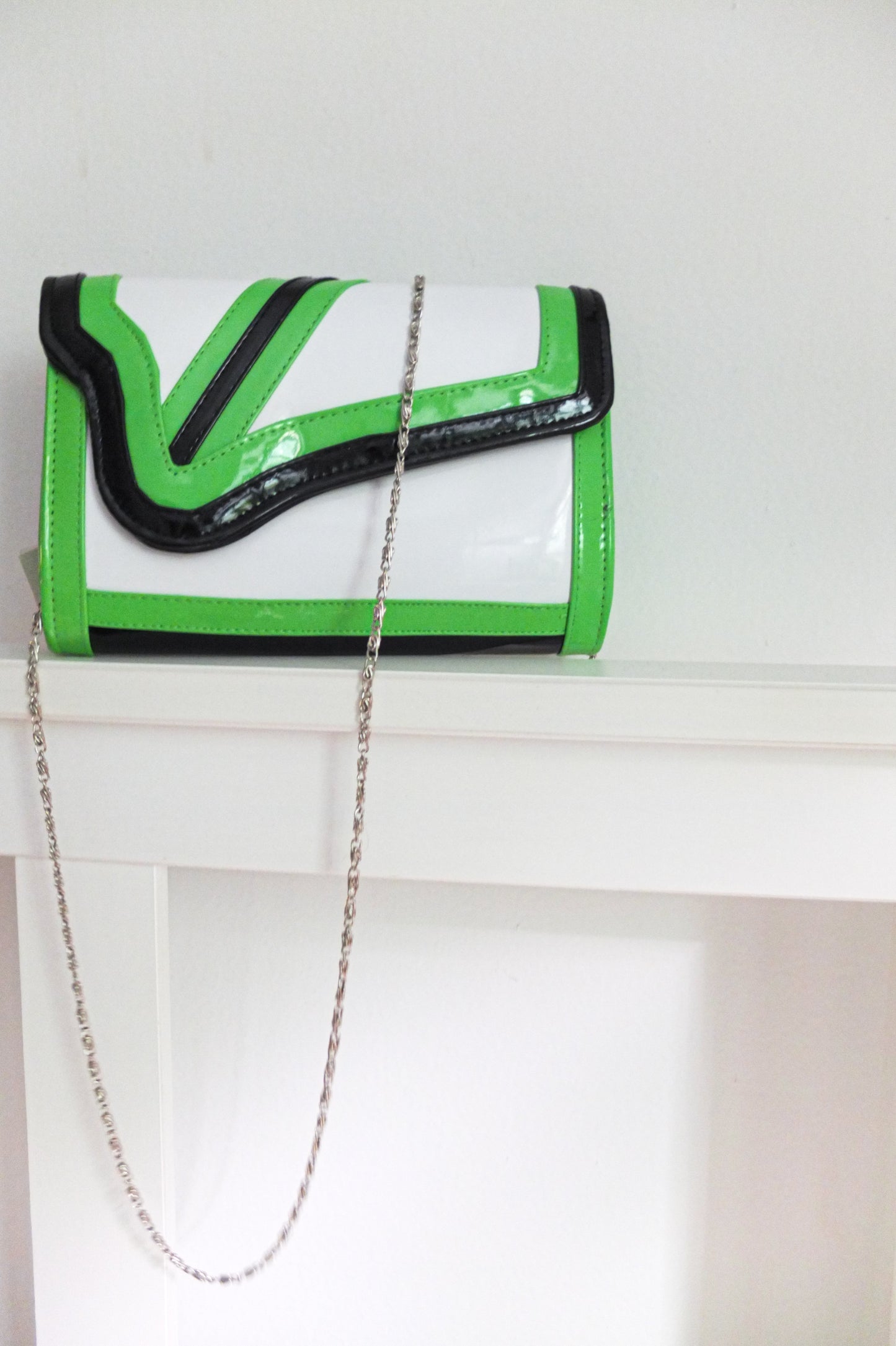 Retro Green White Black Chain Crossbody