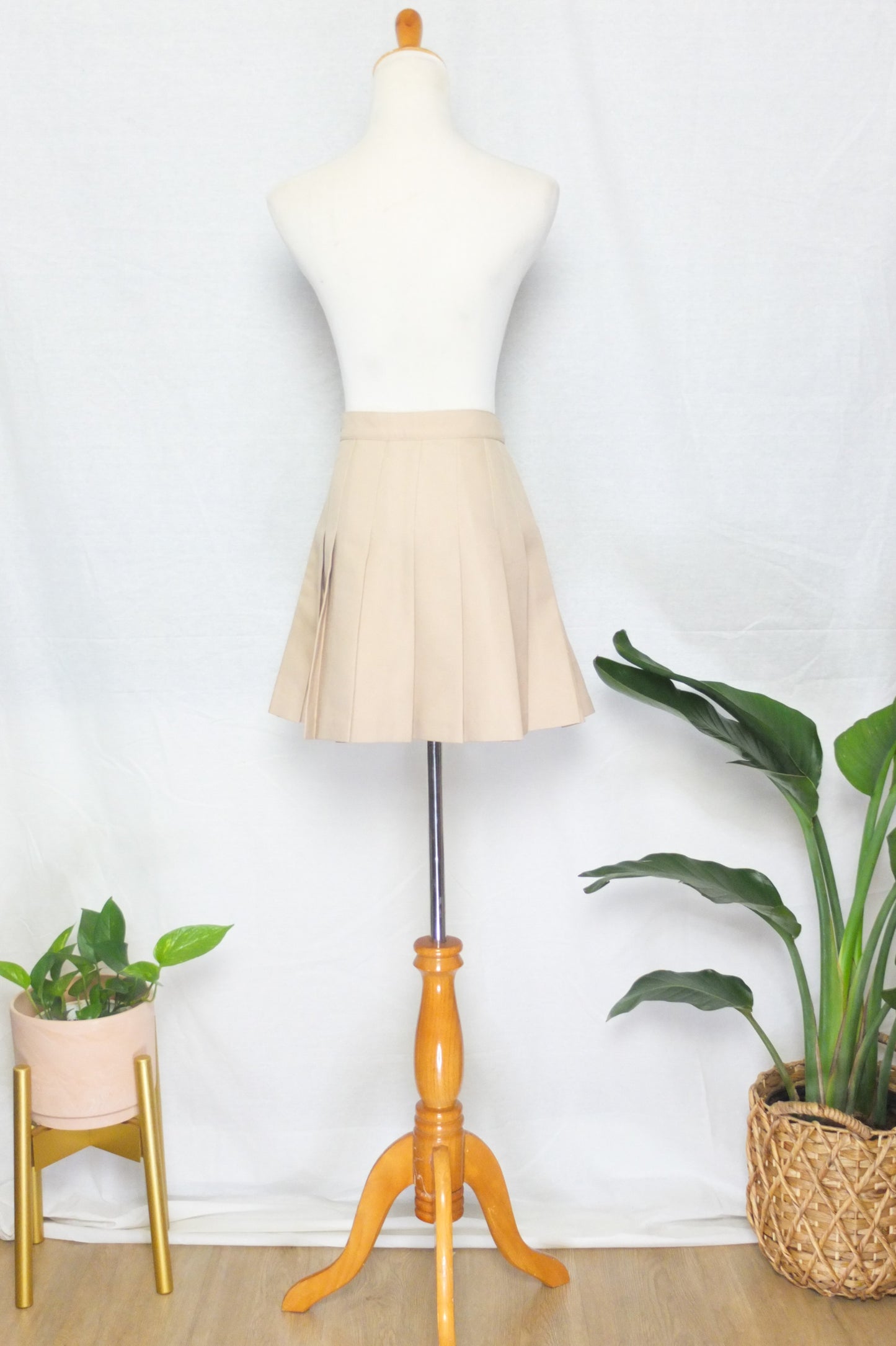 American Apparel Beige Tennis Pleated Mini Skirt (M)