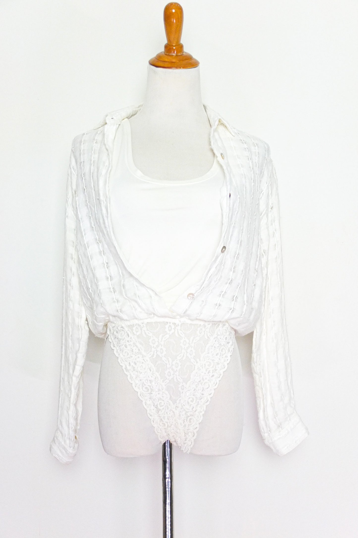 Vintage A'nue White Y2K Button Front Linen Bodysuit (S)