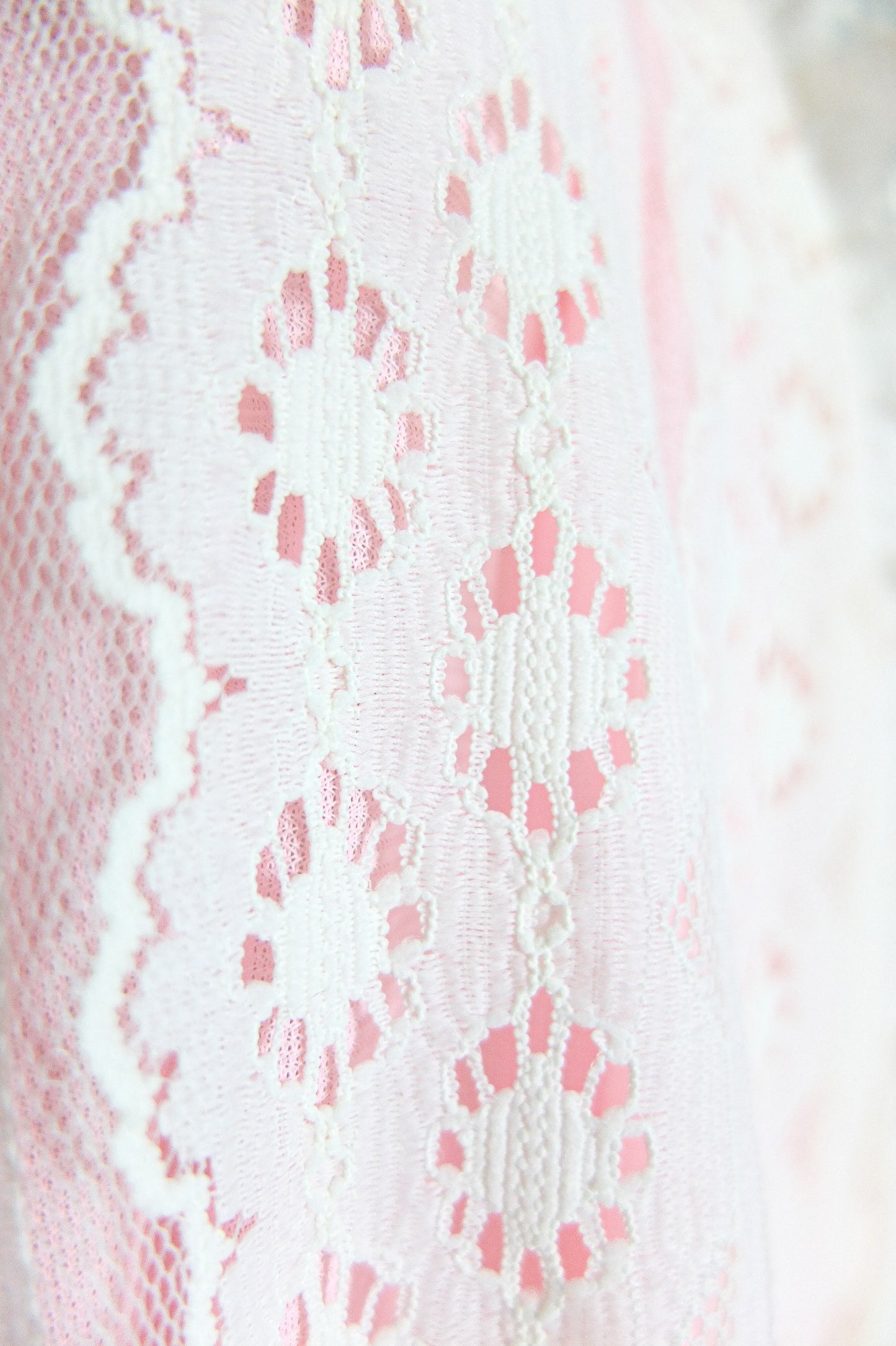 70s Say-Lu Loungewear Pink White Lace Robe Kimono (M)