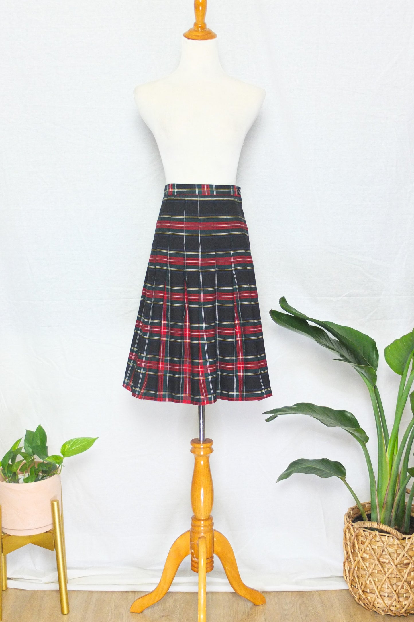 Vintage 80s Gold Laibel Navy Plaid Pleated Skirt (S)