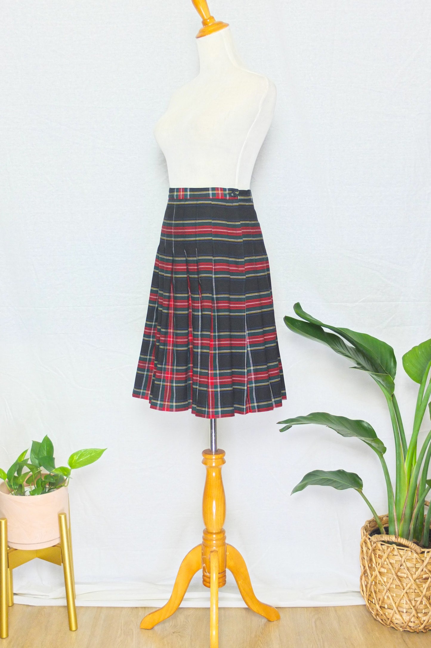 Vintage 80s Gold Laibel Navy Plaid Pleated Skirt (S)