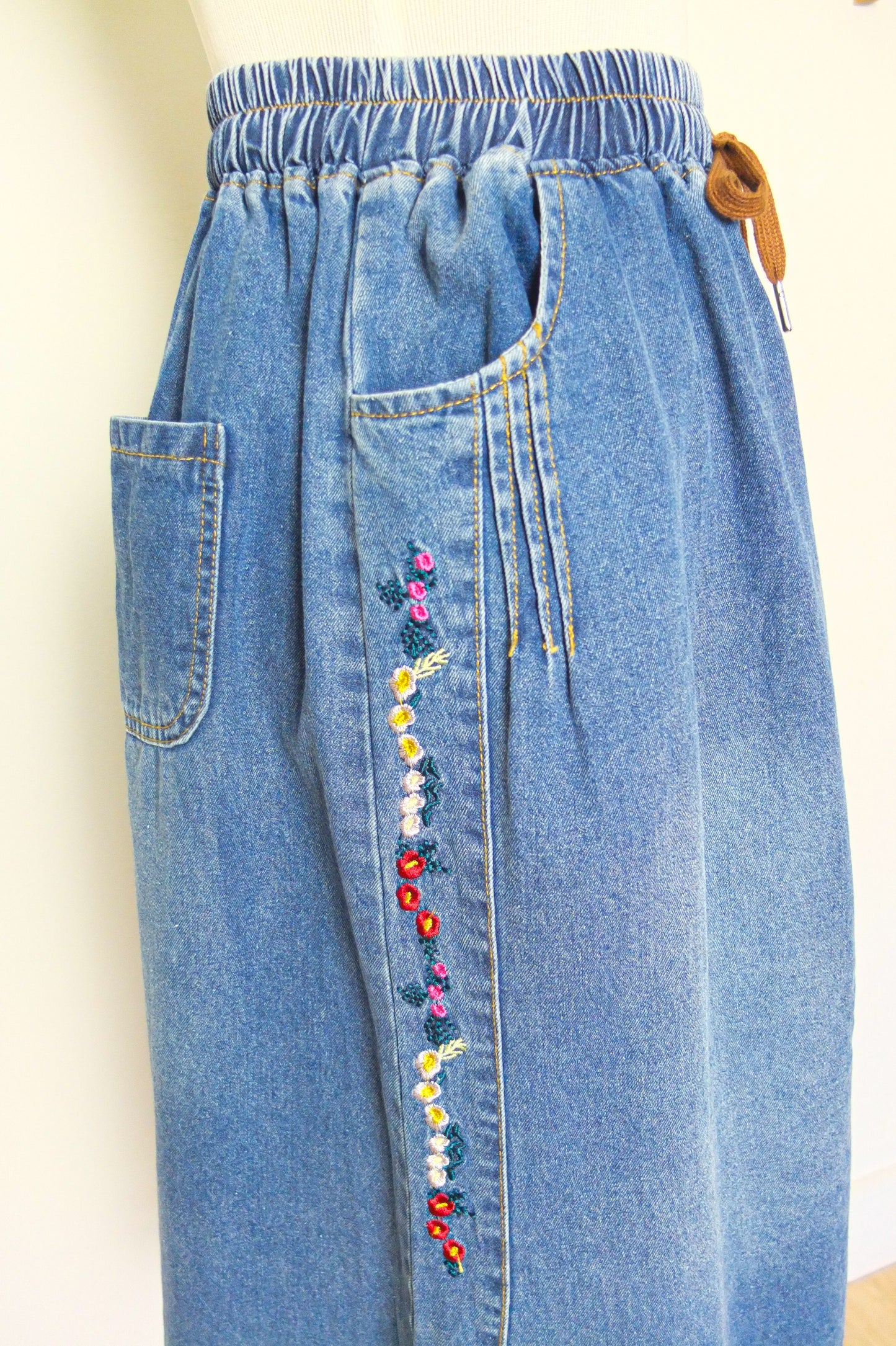 Floral Embroidered Denim Midi Skirt (S)