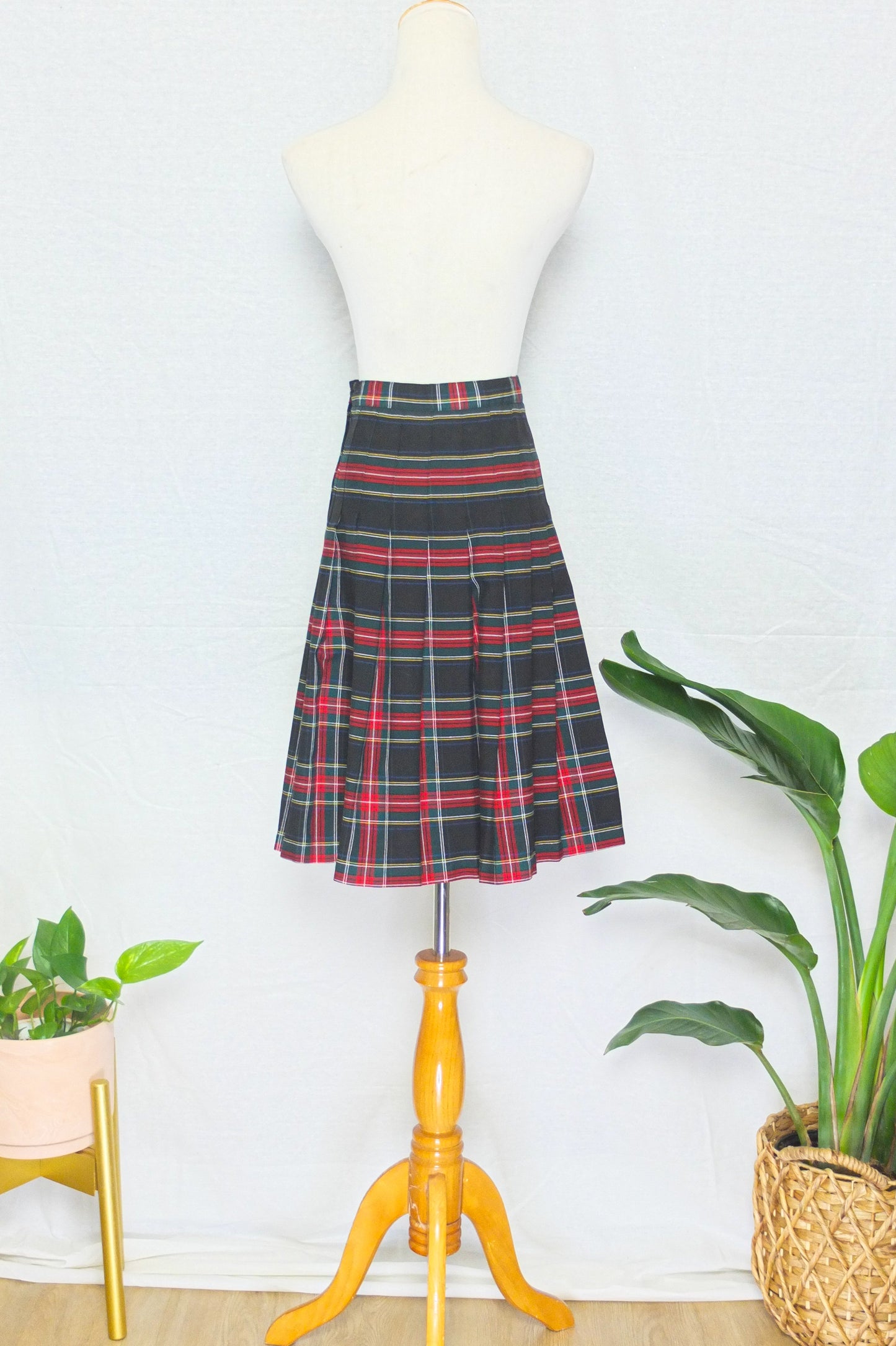 Vintage 80s Gold Laibel Navy Plaid Pleated Skirt (S)