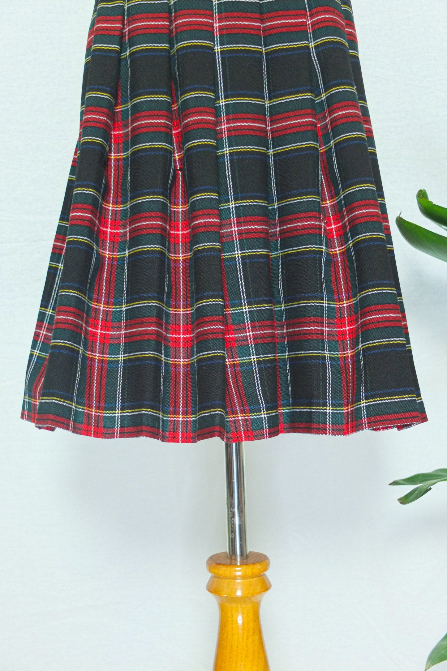 Vintage 80s Gold Laibel Navy Plaid Pleated Skirt (S)