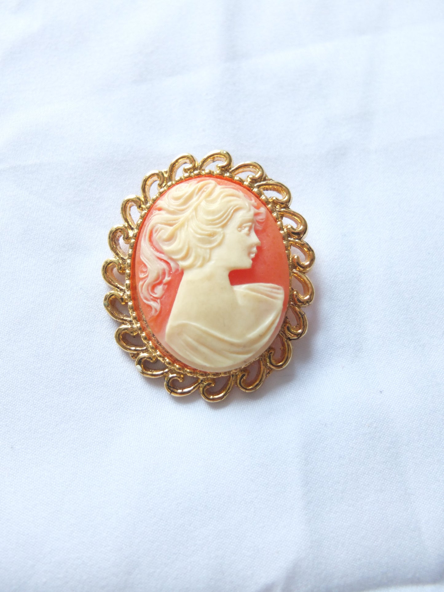 Vintage Gold Tone Cameo Brooch